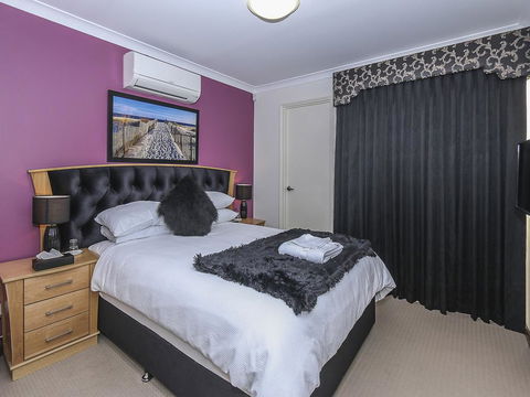 Rose Hotel Clarkson - Tourism Brisbane 3