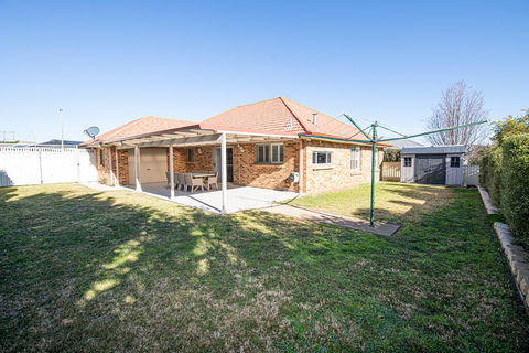 Roselawn Entertainer Large & Luxurious, Sleeps 12 - Tourism Brisbane 3