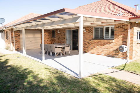 Roselawn Entertainer Large & Luxurious, Sleeps 12 - Tourism Brisbane 1