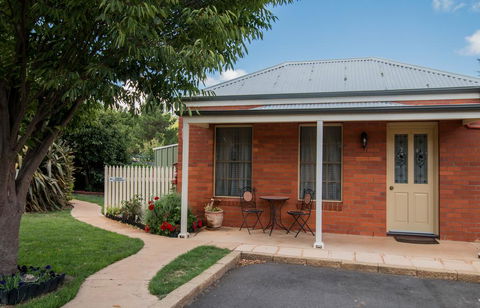 Ross Motel - Tourism Brisbane 0