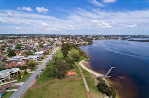 Rossmoyne 2 BEDROOM HOUSE, SELF CHECK IN, Walk To River, Shops, Bus, Trains, Cls To Airport, City, Beaches - Tourism Brisbane 2