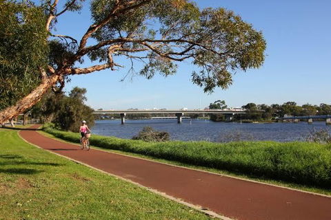 Rossmoyne 2 BEDROOM HOUSE, SELF CHECK IN, Walk To River, Shops, Bus, Trains, Cls To Airport, City, Beaches - Tourism Brisbane 3