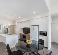 Round About Bulimba - Executive 3BR Bulimba apartment near Oxford St shops and restaurants - Brisbane Tourism
