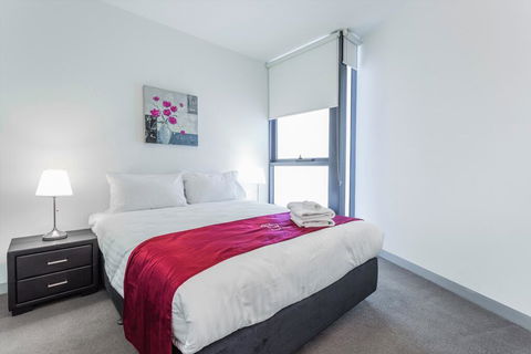 Royal Stays Corporate Apartments - Tourism Brisbane 0