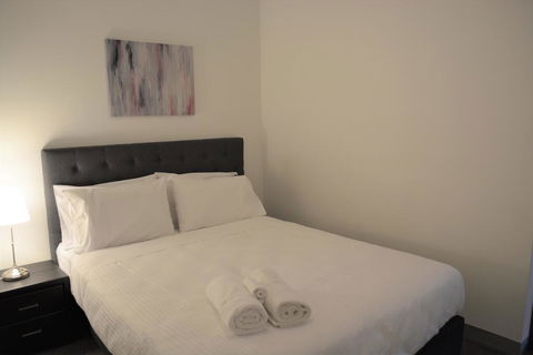 Royal Stays Corporate Apartments - Tourism Brisbane 3