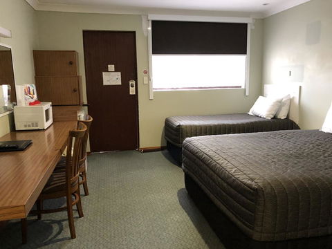 Roydons Motor Inn - Tourism Brisbane 2