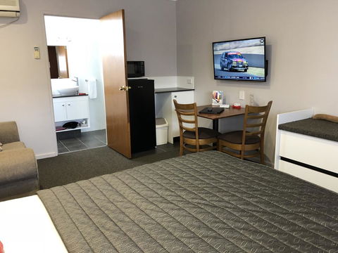 Roydons Motor Inn - Tourism Brisbane 1