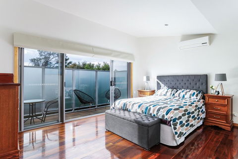 Rye Beach Executive Style - Tourism Brisbane 2