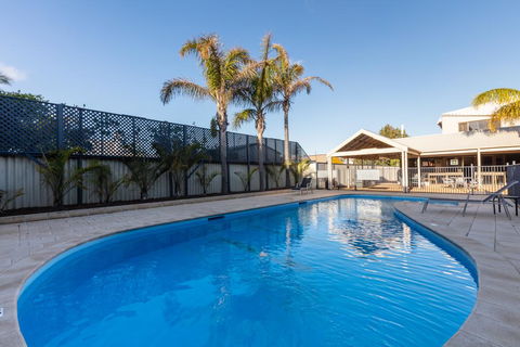 Sails Geraldton Accommodation - Brisbane Tourism 0