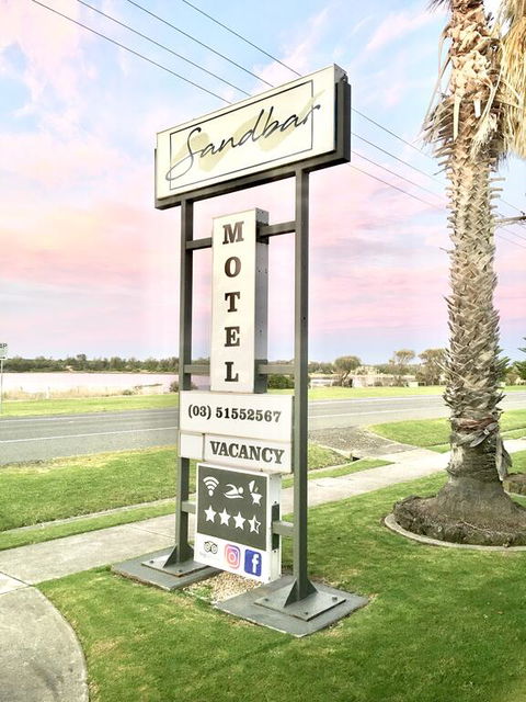 Sandbar Motel - Brisbane Tourism 3