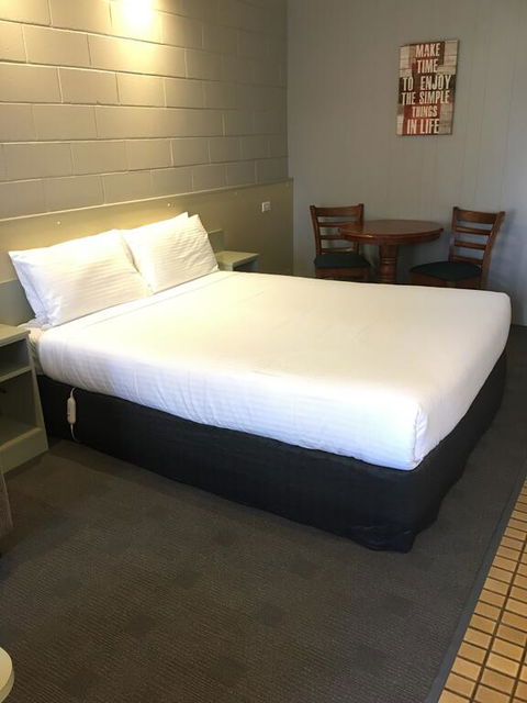 Sandbar Motel - Brisbane Tourism 1