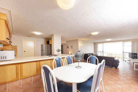 Sandbar, Unit 402, 1-3 Head Street - Brisbane Tourism 2