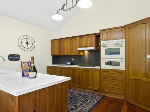 Sandy Shores - Character, Charm, Outdoor Spa - Brisbane Tourism 1