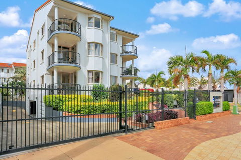 Santalina Beach Gem - Brisbane Tourism 0