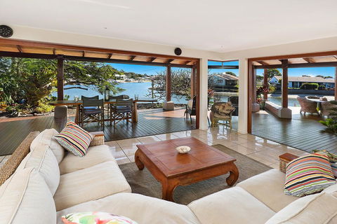 SCHMAN55-WATERFRONT, RESORT-STYLE ENTERTAINER - Tourism Brisbane 0