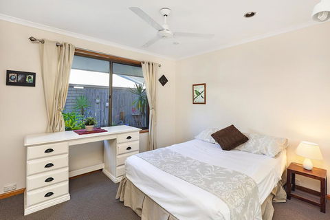 SCHMAN55-WATERFRONT, RESORT-STYLE ENTERTAINER - Tourism Brisbane 3