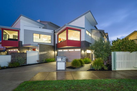 Sea View: Luxury Beachfront - Brisbane Tourism 0