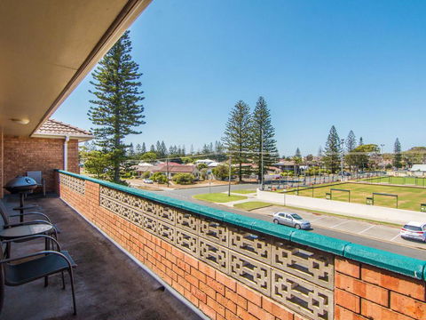 Seabreeze 5 Opposite Bowling Club - Brisbane Tourism 0
