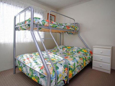 Seabreeze 6 Opposite Bowling Club - Brisbane Tourism 1