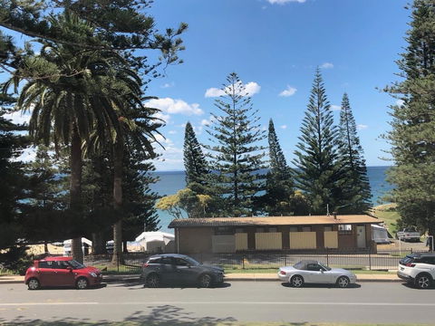 Seabreeze Beach Hotel - Brisbane Tourism 1