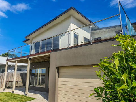 SEAL HAVEN - Centrally Located, Modern Home - Tourism Brisbane 0