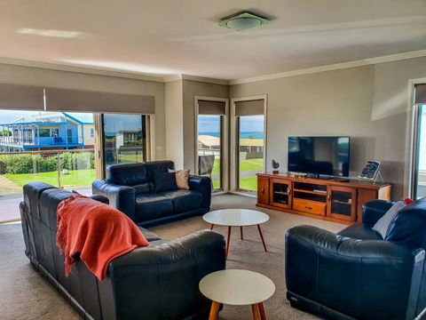 SEAL HAVEN - Centrally Located, Modern Home - Tourism Brisbane 1