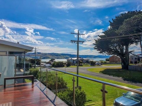 SEAL HAVEN - Centrally Located, Modern Home - Tourism Brisbane 3