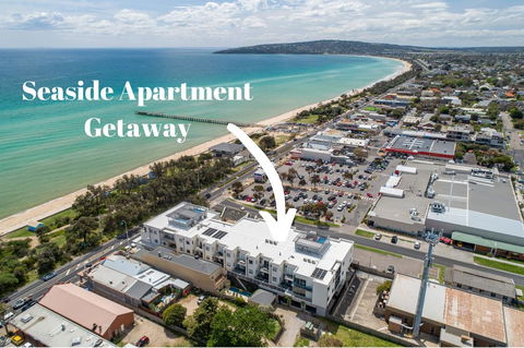 Seaside Apartment Getaway - Tourism Brisbane 0