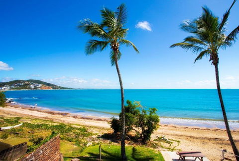 Seaspray Waterfront Holiday Units - Tourism Brisbane 1