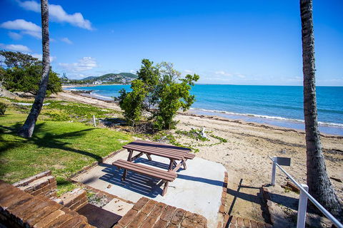Seaspray Waterfront Holiday Units - Tourism Brisbane 2