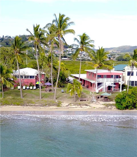 Seaspray Waterfront Holiday Units - Tourism Brisbane 3