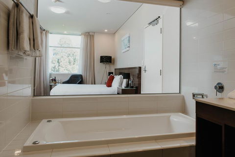 Sfera's Park Suites & Convention Centre - Tourism Brisbane 1