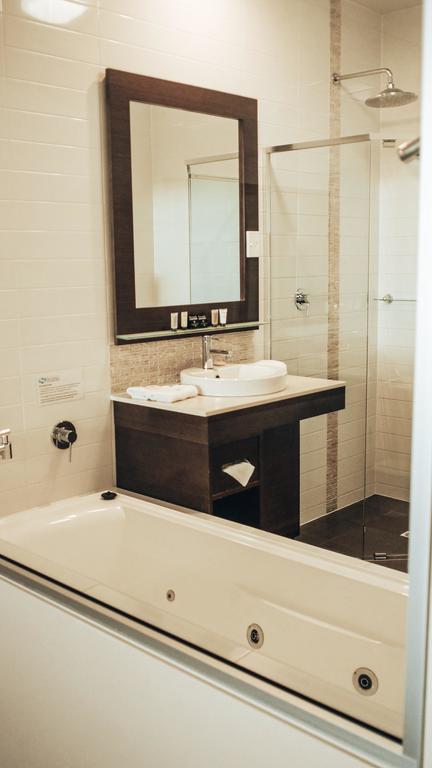 Sfera's Park Suites & Convention Centre - Tourism Brisbane 3