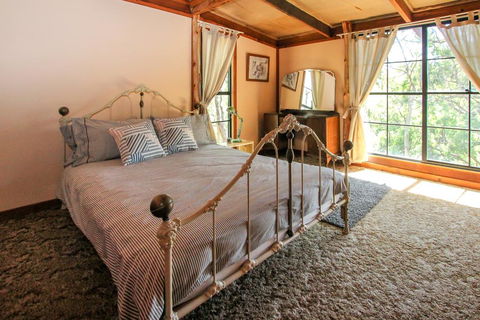 Shady Creek Eco Cabin, Peaceful Country Getaway - Tourism Brisbane 0