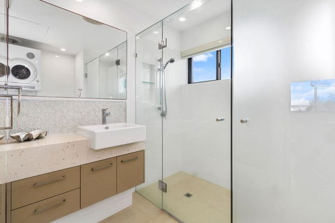 Shoreline Nine Penthouse With Ocean Views - Tourism Brisbane 2