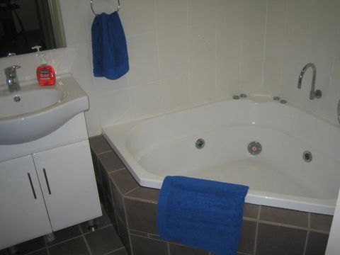 Showgrounds Cottage Naracoorte - Tourism Brisbane 3