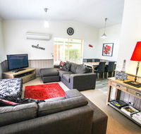 Silver Birches Holiday Unit 9 - Brisbane Tourism