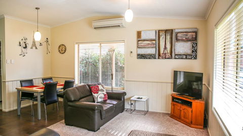 Silver Birches Holiday Village : Unit 8 - Brisbane Tourism 0