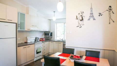 Silver Birches Holiday Village : Unit 8 - Brisbane Tourism 3