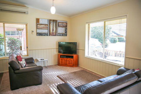 Silver Birches Holiday Village : Unit 8 - Brisbane Tourism 2