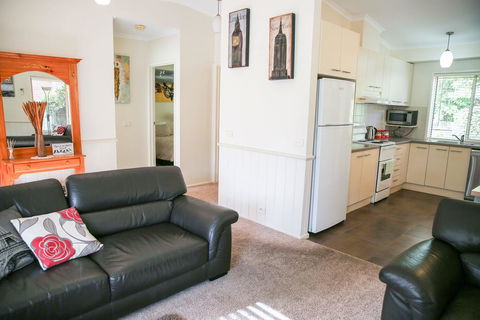 Silver Birches Holiday Village : Unit 8 - Brisbane Tourism 1