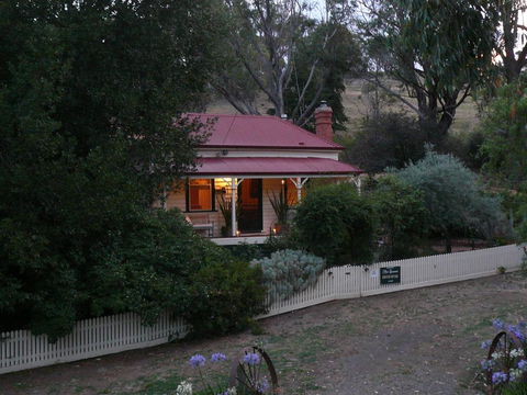 Sinnamons Cottage - Tourism Brisbane 0