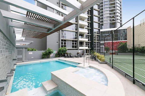 SK2 - 3BR With Pool Gym Steam Room In Story Bridge - Brisbane Tourism 1