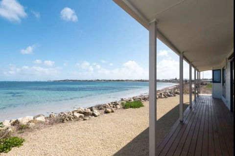 Smart Beach House @ Pelican Point - Tourism Brisbane 1