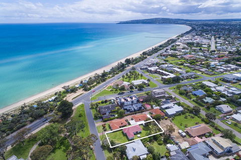 Soleil Sur La Mer - Dromana Beach - Tourism Brisbane 0