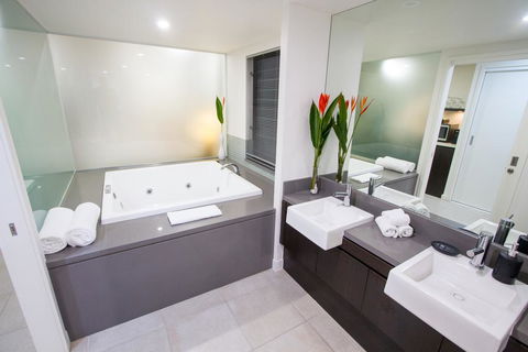 Solitudes Studio @ Sea Temple - Tourism Brisbane 2