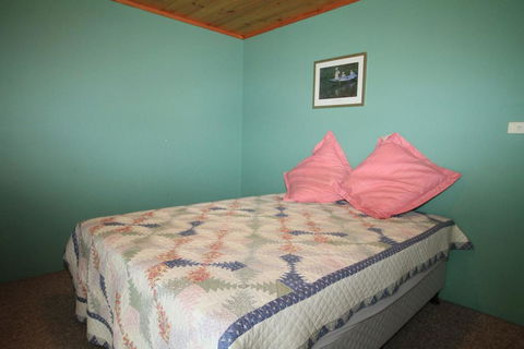 South Sussex's Blue Cottage - Brisbane Tourism 3