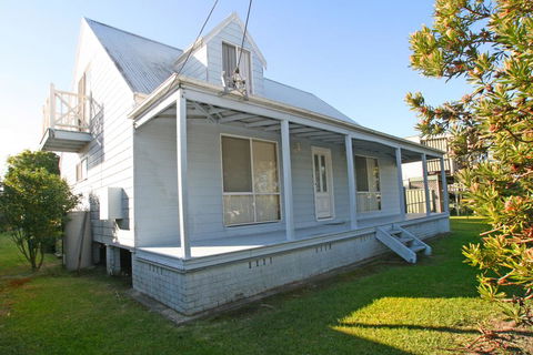 South Sussex's Blue Cottage - Brisbane Tourism 1