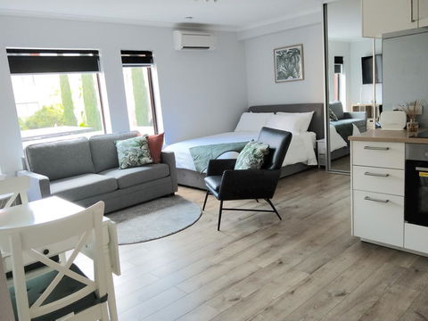 South Terrace 'Nesuto' + Smart TV + WiFi - Tourism Brisbane 0