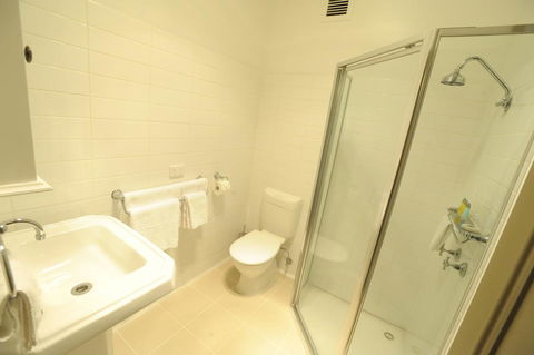 Sovereign Hill Hotel - Tourism Brisbane 3